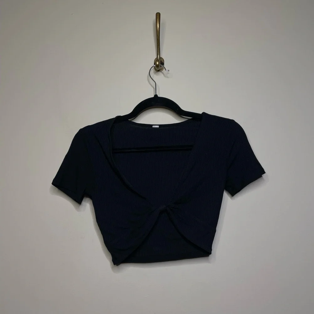 ALO Yoga Ribbed Knotty Short Sleeve Black_4